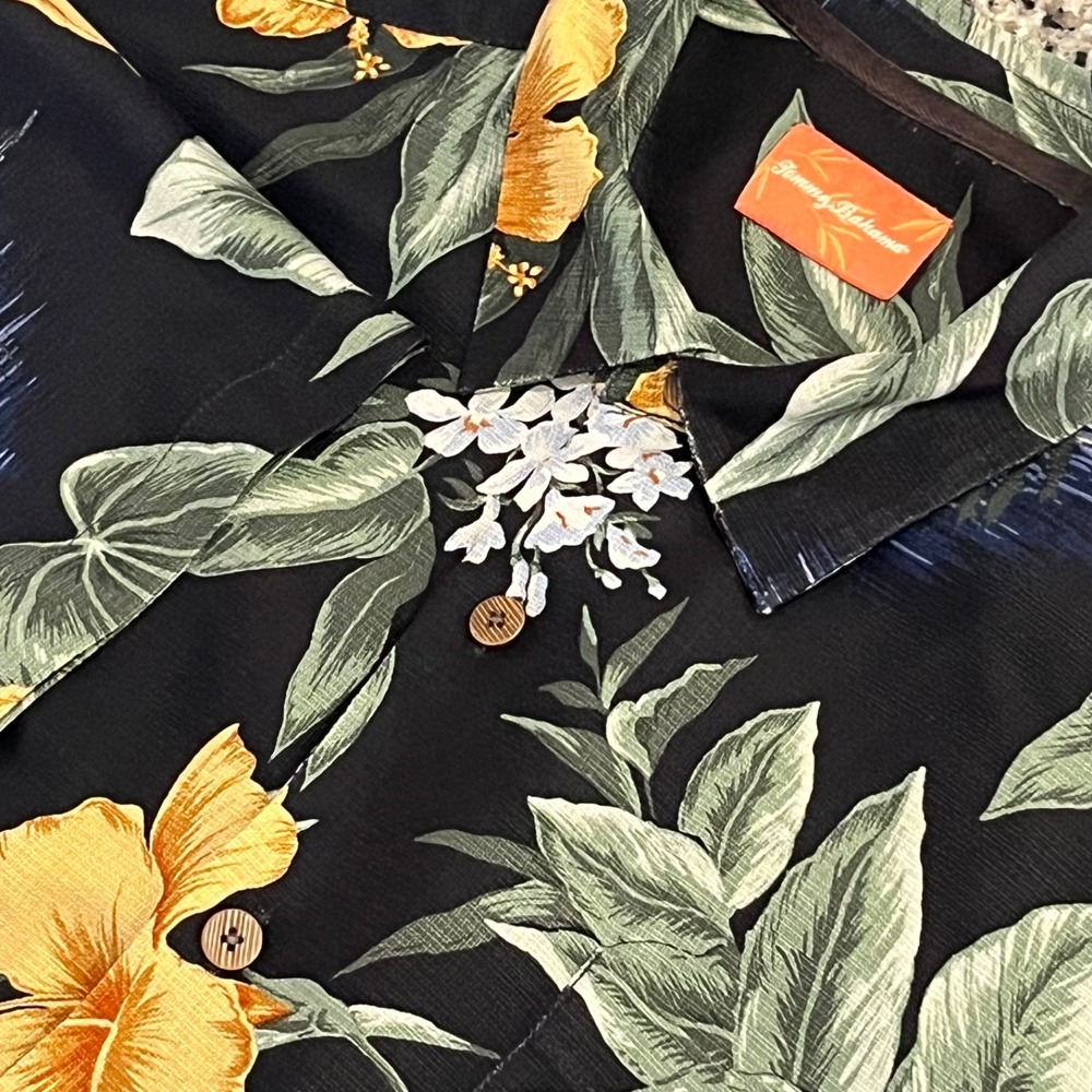 Tommy Bahama Shirt Mens XL Black 100% Silk Button Up Hawaiian Tropical Floral